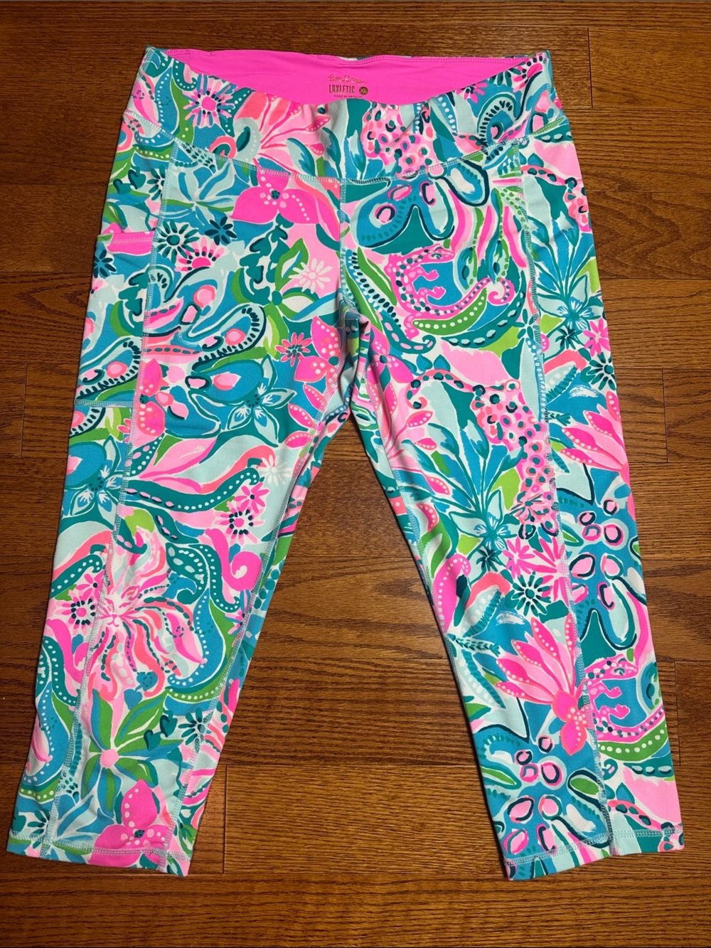 XL Lilly Pulitzer Luxletic weekender crop Leggings in Golden Hour